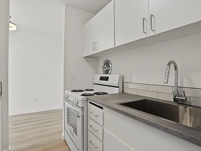 1221 Apartments — Photo 35
