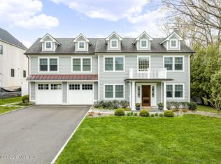 4 Robin Pl, Old Greenwich, CT 06870