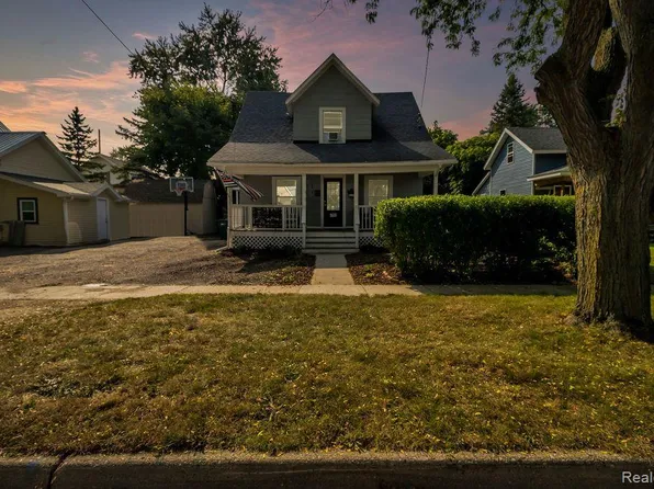110 S Lovejoy St, Durand, MI 48429