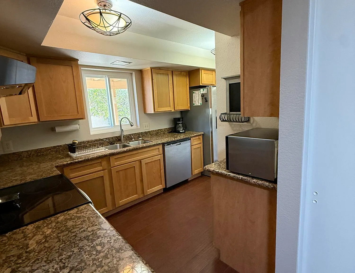 2 bed, 3.0 bath, 1792 sqft, $1,850 — Photo 2
