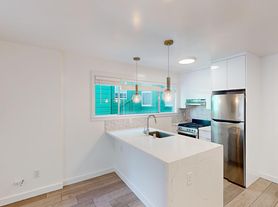 1085 South Van Ness Avenue, 2 Bedroom 1 Bath