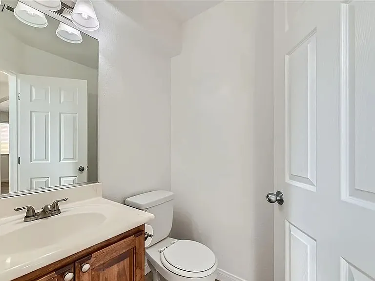 5849 Old English Ct — Photo 16