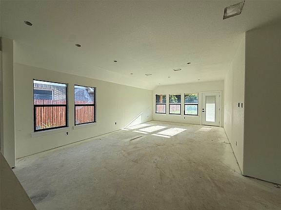 5th image of 409 Smith Rd