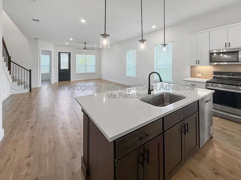 4400 Elm Springs St — Photo 3
