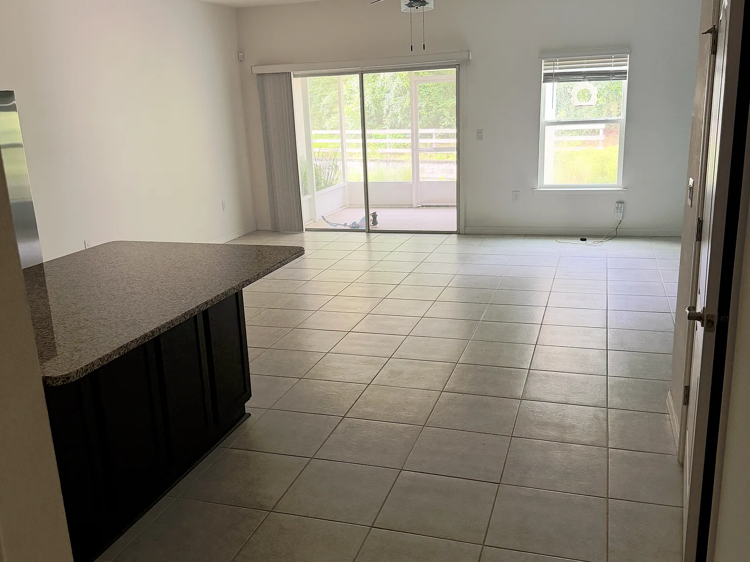 3 bed, 2.5 bath, 1635 sqft, $2,200 — Photo 2