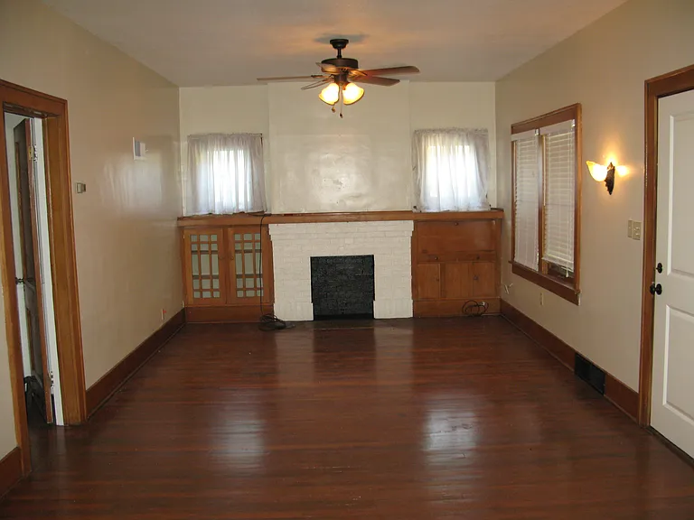 1037 N Woodrow Ave — Photo 1