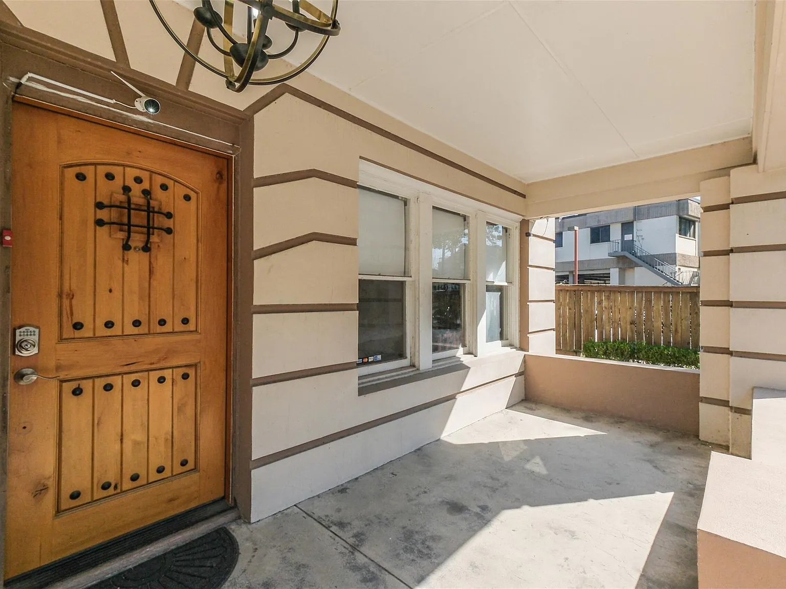 2 bed, 1.0 bath, 1289 sqft, $2,200 — Photo 3