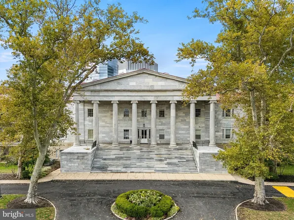 1 Academy Cir Unit 221, Philadelphia, PA 19146