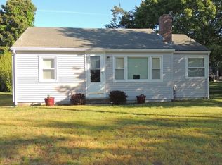 18 Beach St, Bourne, MA 02571