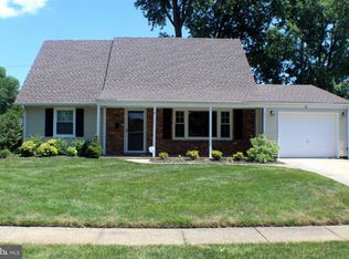 11 Galaxy Ln, Willingboro, NJ 08046