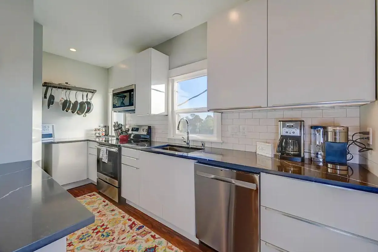 3 bed, 1320 sqft, $4,200 — Photo 1