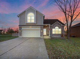 1101 Yokley Dr, Raymore, MO 64083