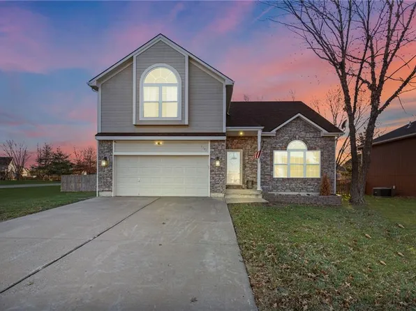 1101 Yokley Dr, Raymore, MO 64083