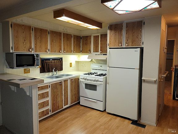 3rd image of 181 Pear Lane