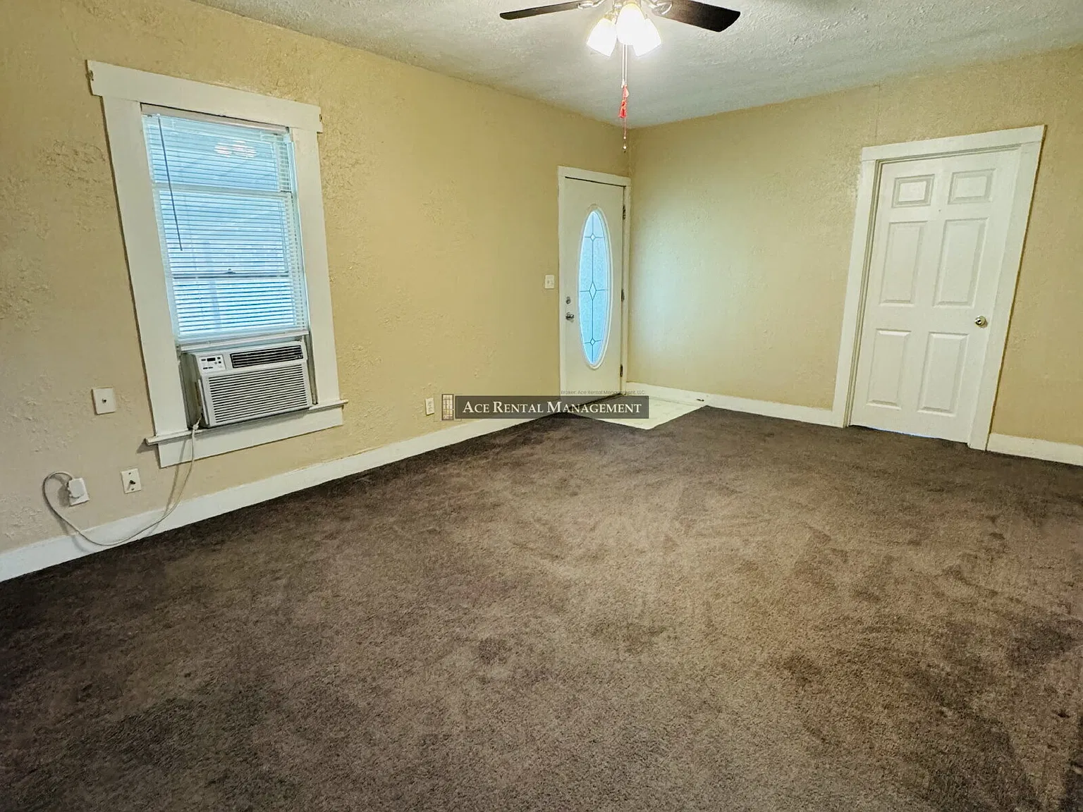 Cozy 1-Bedroom Retreat at 1806 Ordway St, Port Neches Perfect Blend of Comfort & Convenience! — Photo 4