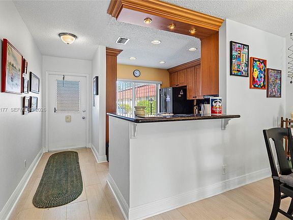 5th image of 528 Franconia Cir
