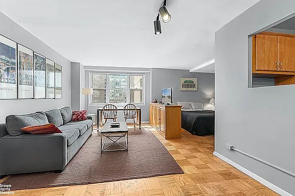 1st image of 165 W 66th St Penthouse H