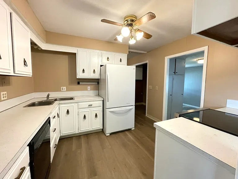 105 Chestnut Heights Dr — Photo 5