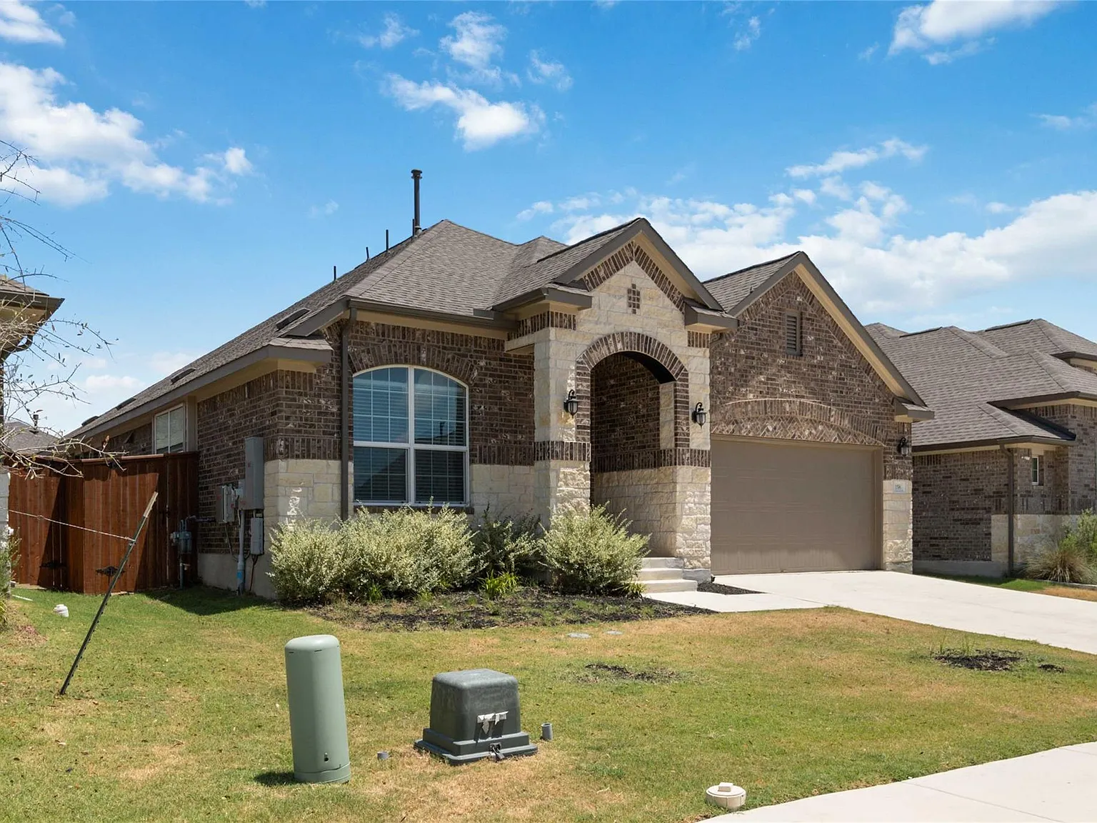 3 bed, 2.0 bath, 2030 sqft, $2,250 — Photo 3