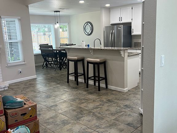 5th image of 209 Suffolk Pl