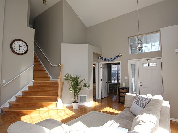 3rd image of 1554 Woodbury Cir