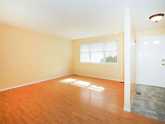 2nd image of 224 Bexley Ln #224