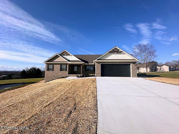 2nd image of 306 Oakwood Dr