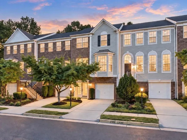 47697 Sandbank Sq, Sterling, VA 20165
