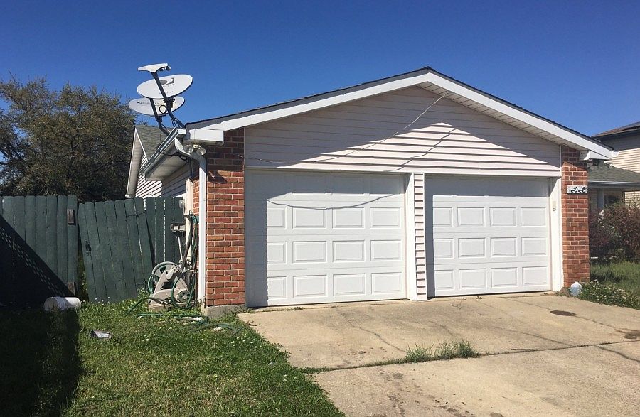2nd image of 2028 Bayou Oaks Dr