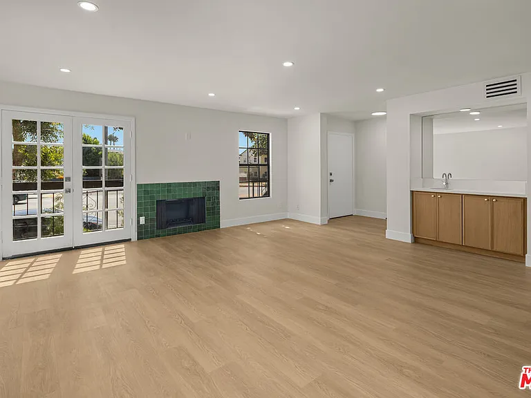 11759 Gateway Blvd — Photo 7