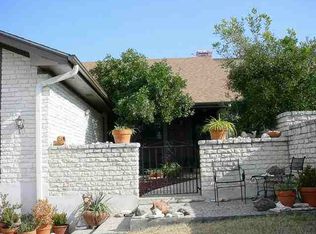2110B W Lane Dr, Kerrville, TX 78028