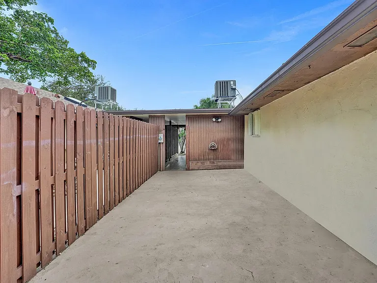 3747 E Valley Green Dr — Photo 32