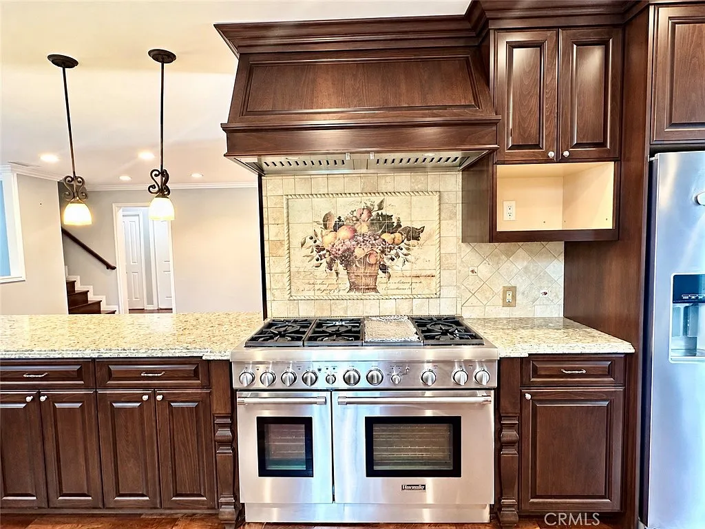 4 bed, 2353 sqft, $6,950 — Photo 4