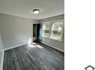 304 Newell Dr, Saint Louis, MO 63135
