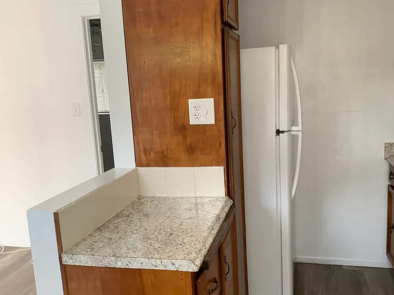 391 Garrett Ave — Photo 4