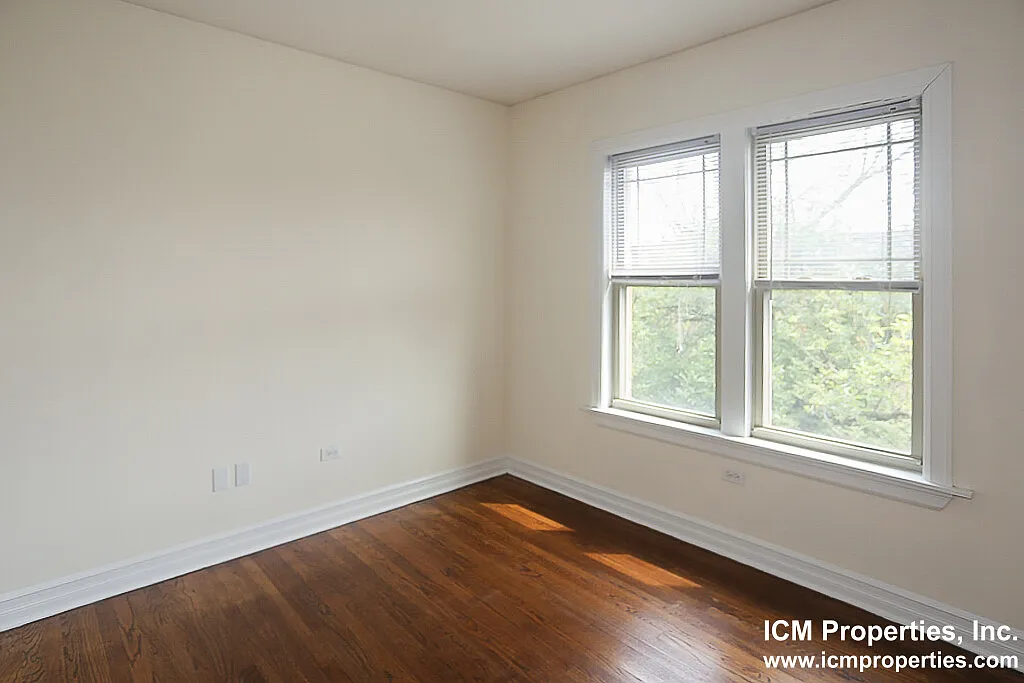 Building Photo - 3824 N Sheffield Ave #1