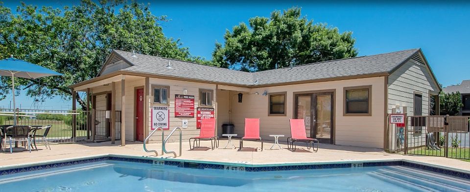 1st image of 211 Meadow Dr #302-2