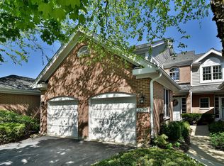 2S717 Parkview Dr, Glen Ellyn, IL 60137