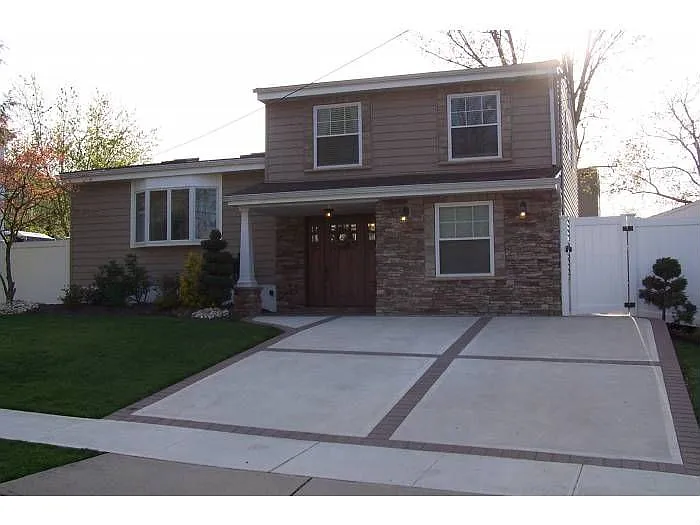 70 Stevens Ave photo 1