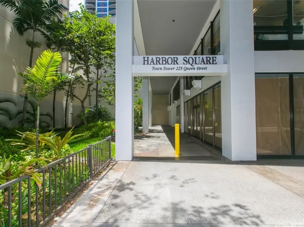 225 Queen St APT 15A, Honolulu, HI 96813