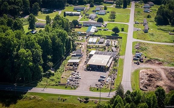 3rd image of 104 Deer Meadow Ln