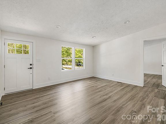 5th image of 4 Woodscape Dr