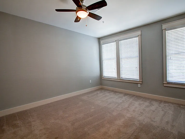 525 East Blvd — Photo 37