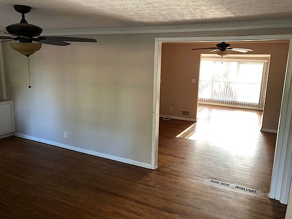 3rd image of 5990 Robin Hood Ln