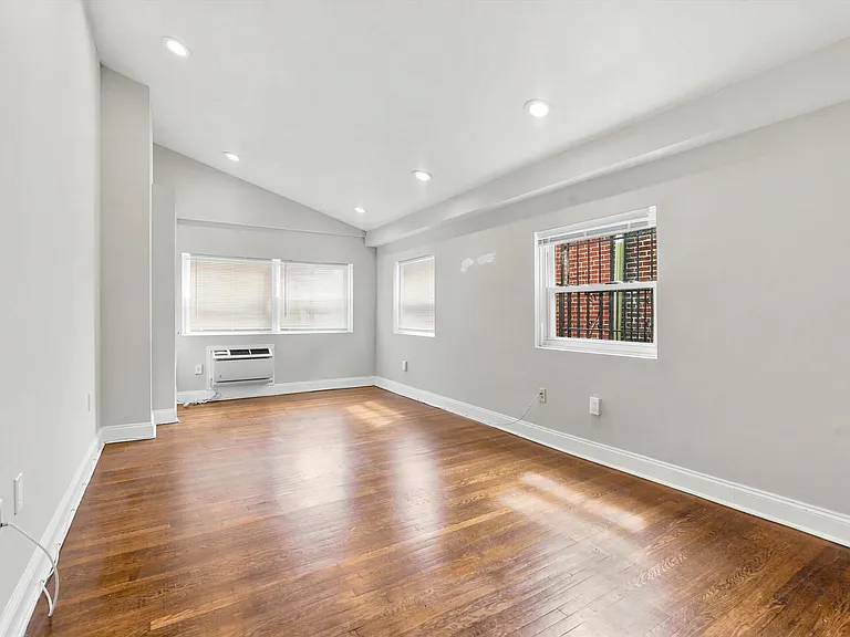 1616 Spruce St #3RR — Photo 17