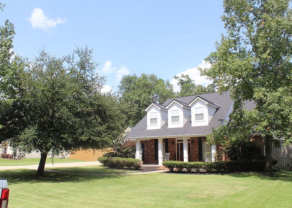 1st image of 1323 Woodcrest Dr