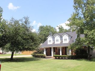 1323 Woodcrest Dr, Sour Lake, TX 77659