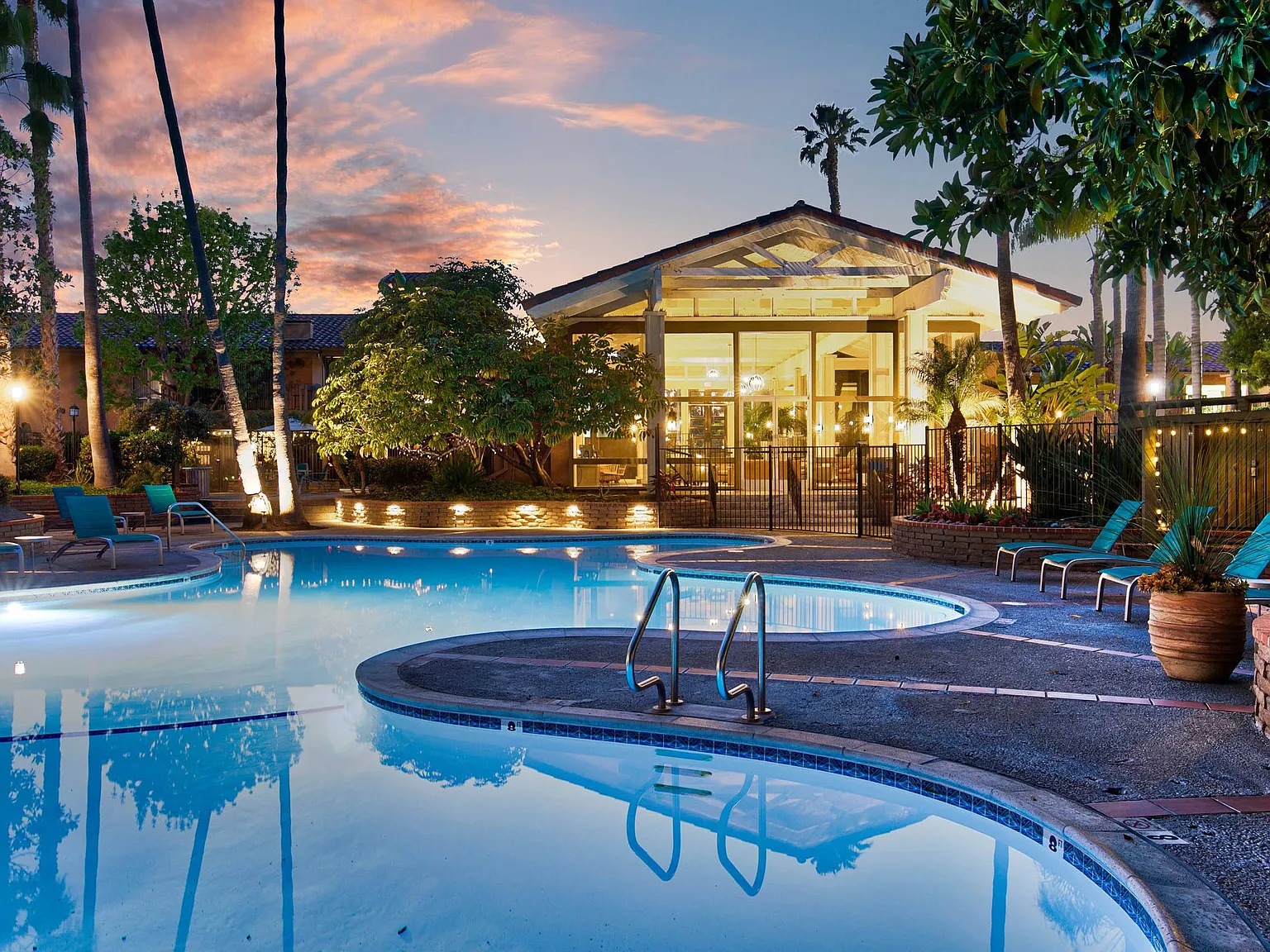 Mediterranean Village Costa Mesa — Photo 1
