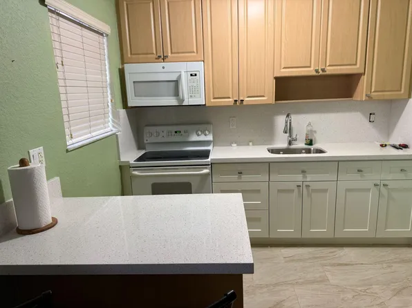 110 SE 2nd St APT 303, Hallandale Beach, FL 33009