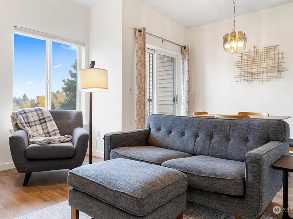 2117 N 107th Street #403, Seattle, WA 98133
